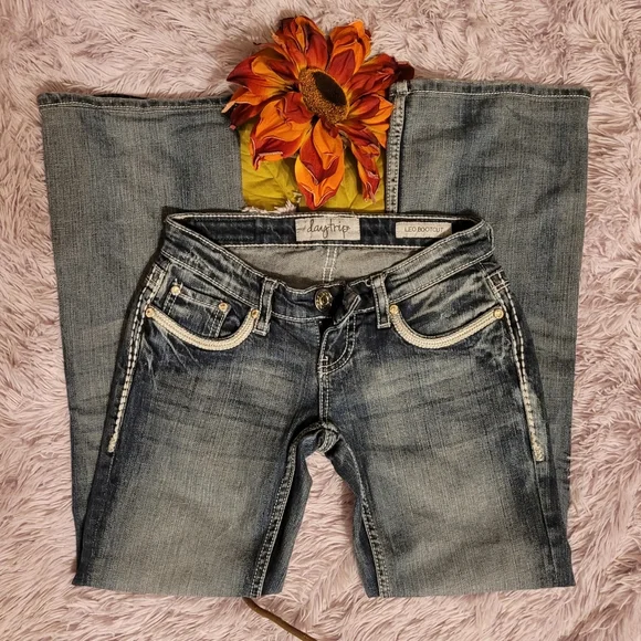 Buckle Daytrip Leo Bootleg Jeans - Picture 1 of 3